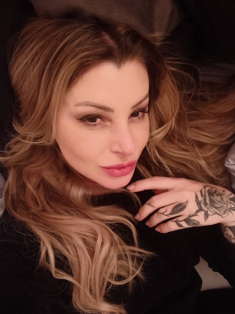 Fernanda Mello, tatuadora em Curitiba